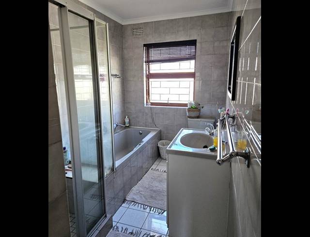 4 BEDROOM PROPERTY TO RENT IN BLOMMENDAL